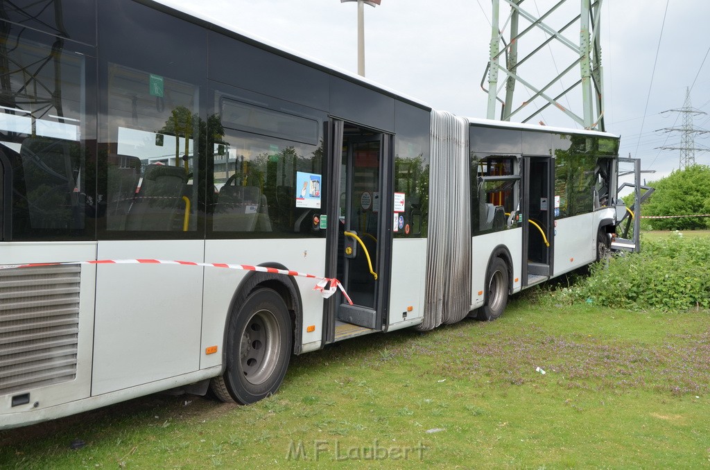 Schwerer Bus Unfall Koeln Porz Gremberghoven Neuenhofstr P318.JPG - Miklos Laubert
